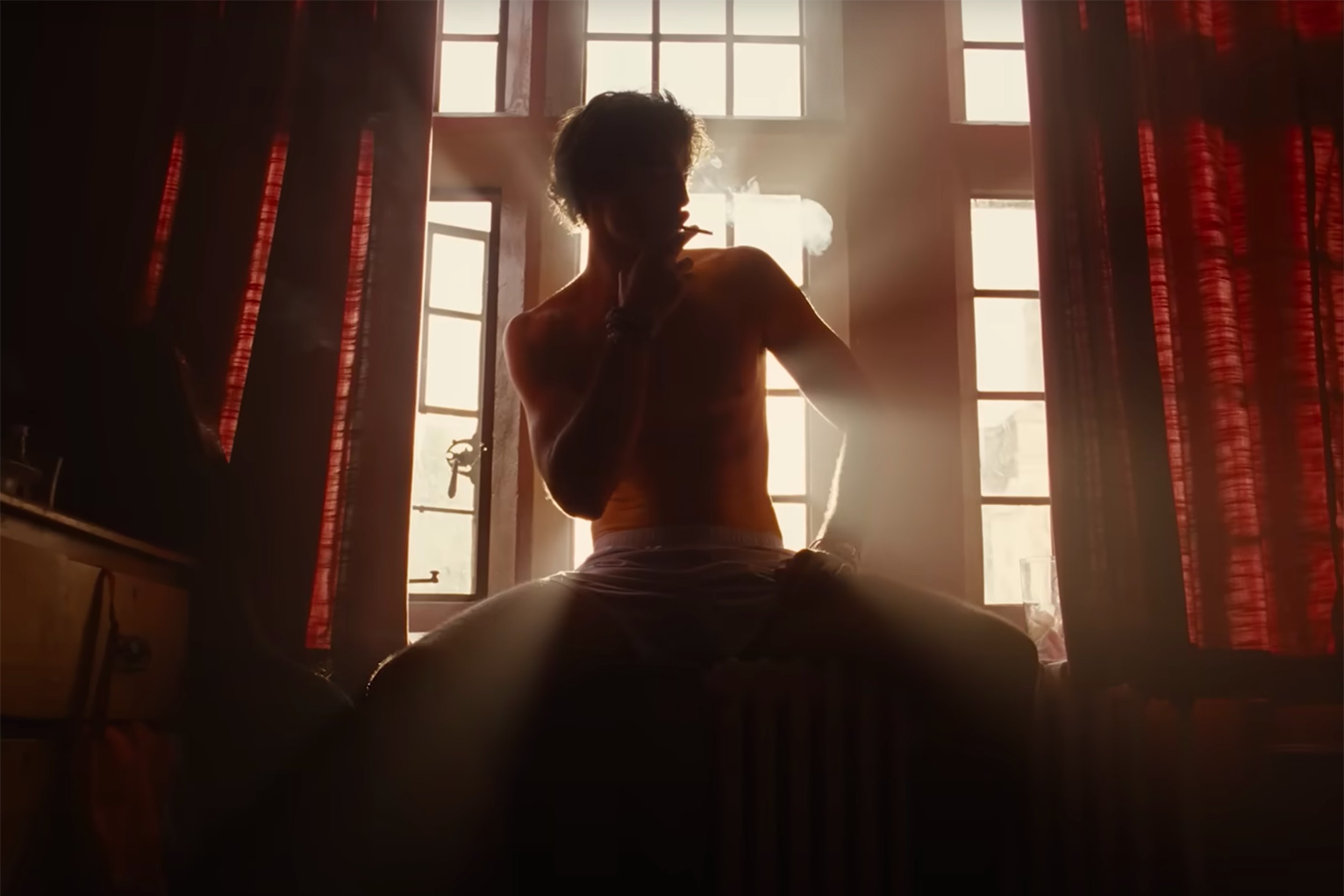 Jacob Elordi as Felix is stunningly sexy in 'Saltburn'