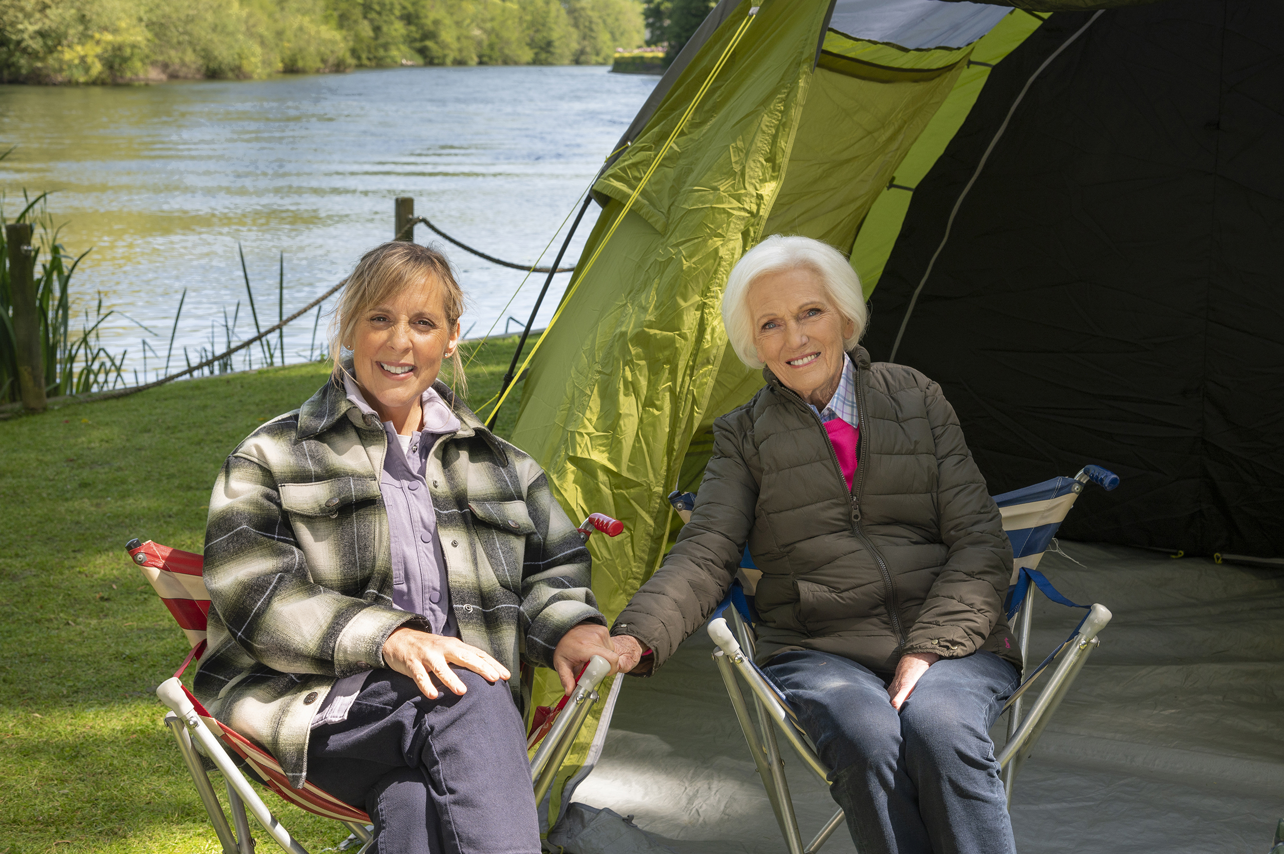 Mel Giedroyc and Mary Berry by the River Thames in Buckinghamshire in 'Mary Berry Makes It Easy'