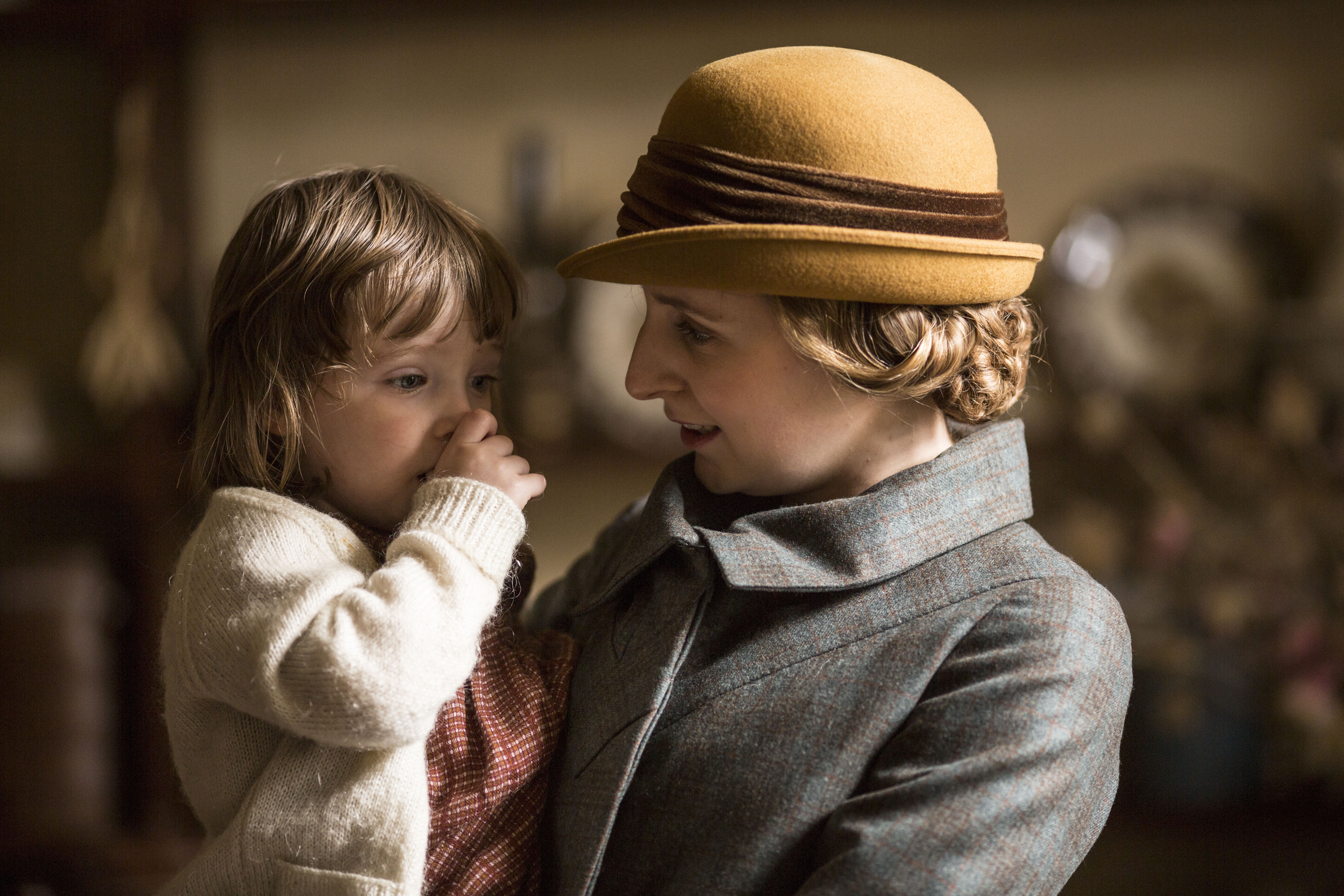 Edith and the adorable little Marigold. (Photo: (C) Nick Briggs/Carnival Film &amp; Television Limited 2014 for MASTERPIECE)