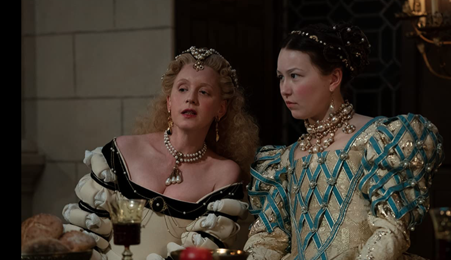 Diane de Poitiers (Ludivine Sagnie) and (Liv Hill). (STARZ)