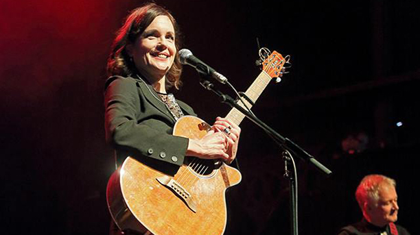 A "Downton Abbey" star rocks out. (Photo: Fishbones Glover, Sadie and the Hotheads Facebook)