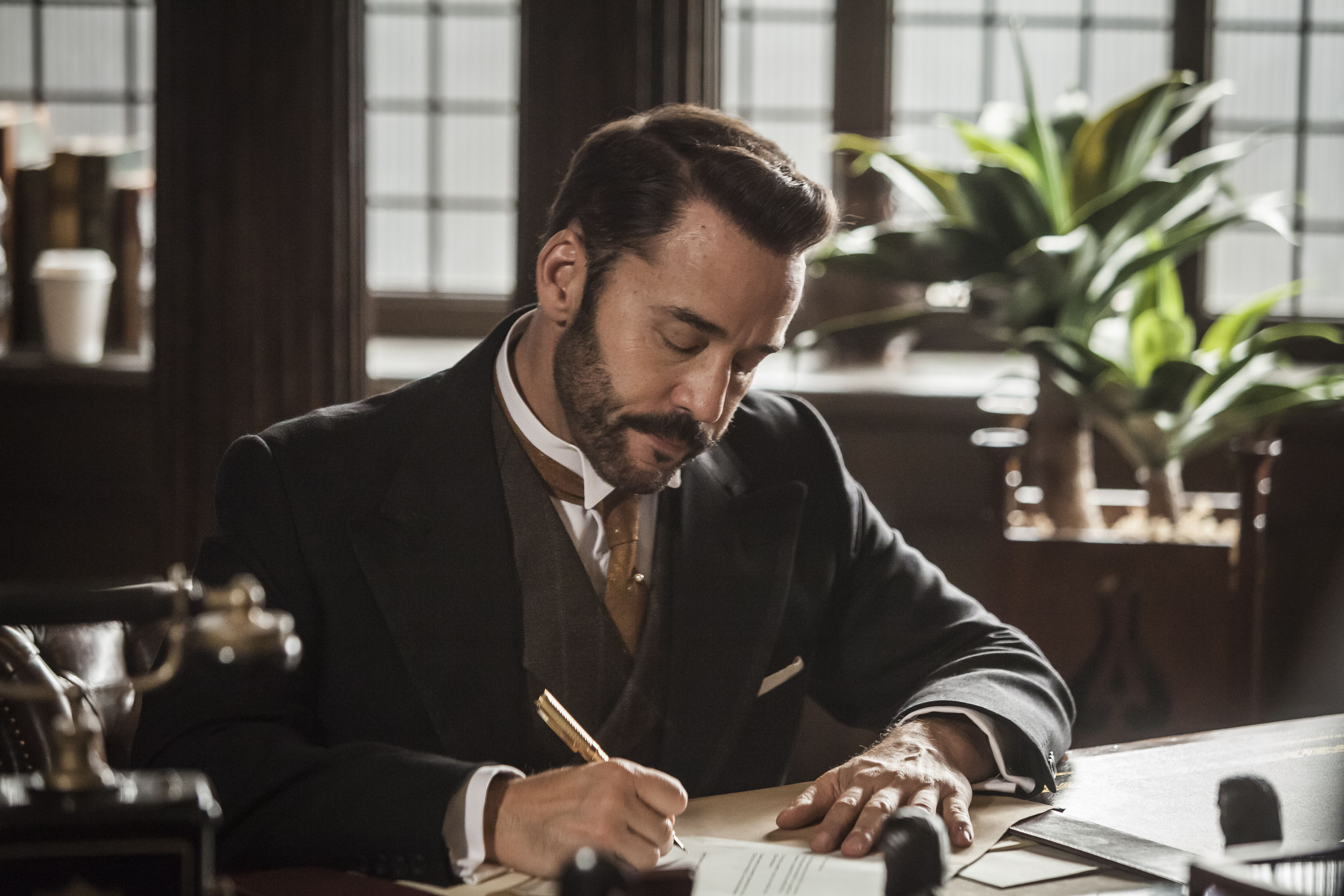 Harry Selfridge, probably making poor choices. (Photo: Courtesy of John Rogers/ITV Studios for MASTERPIECE0