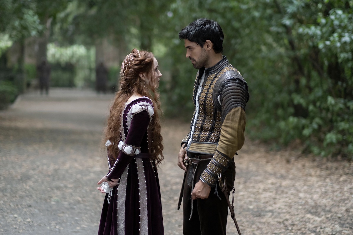 Kaitlyn Dever and Sean Teale  in "Rosaline" (Photo: Moris Puccio/20th Century Studios