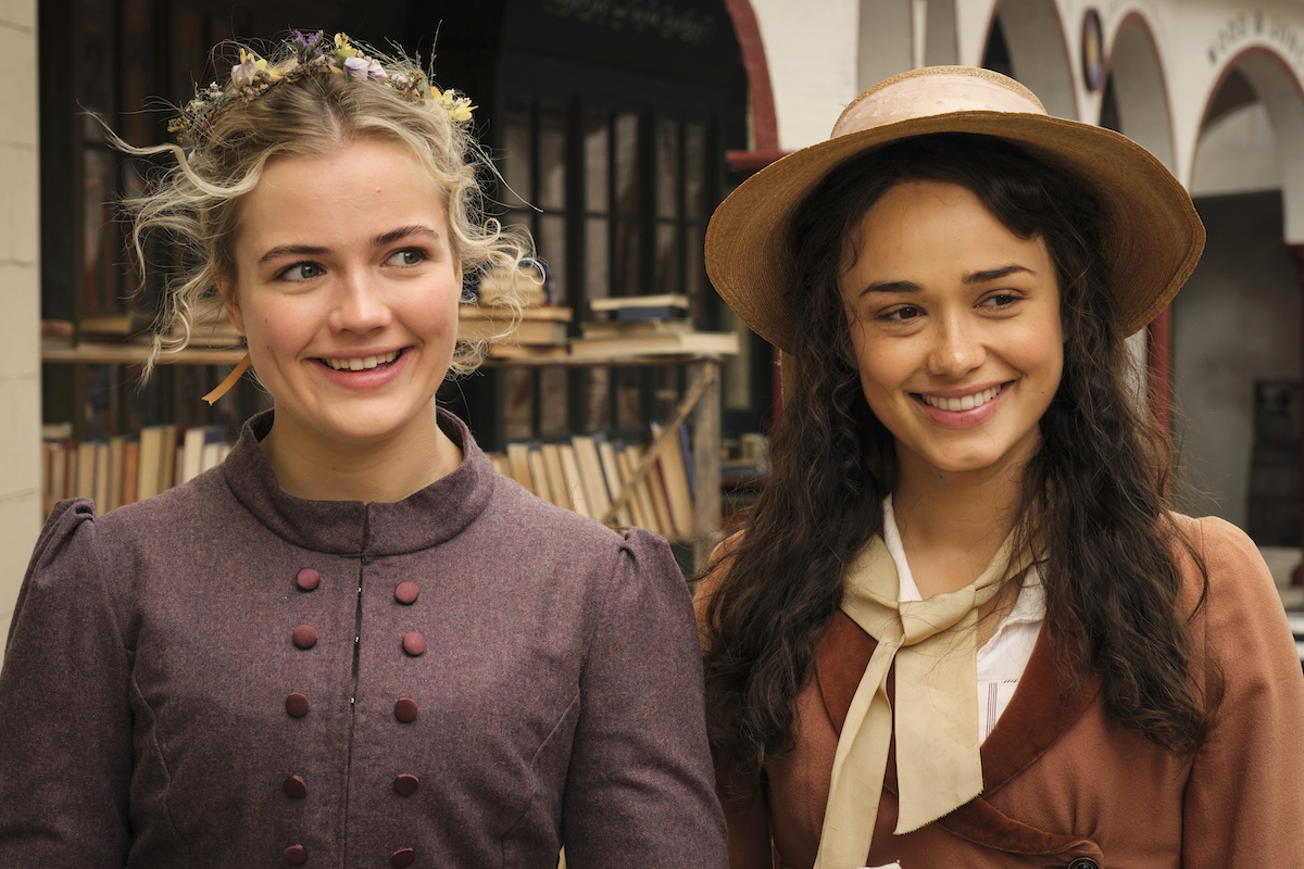 Rose Williams and Rosie Graham in "Sanditon" (Photo: Red Planet LTD)