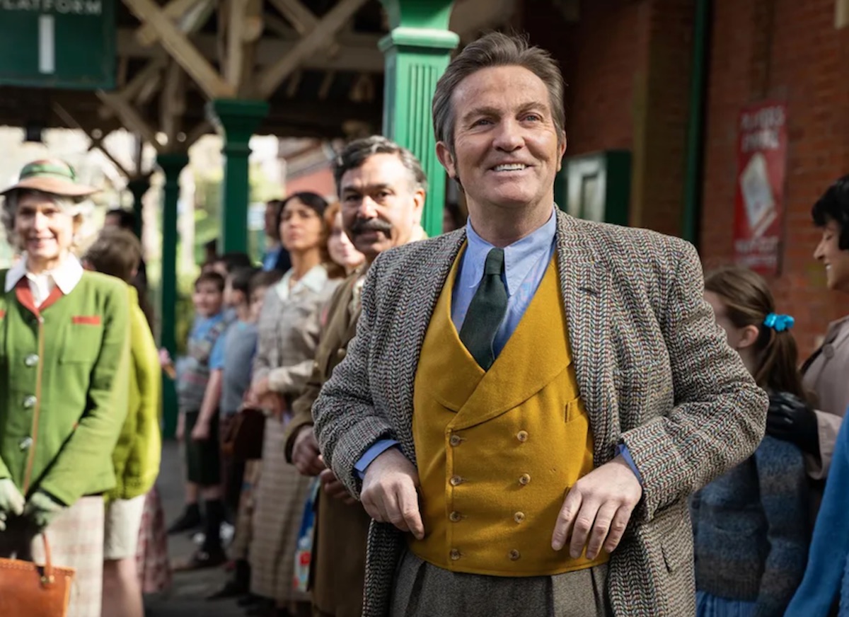 Bradley Walsh in "The Larkins" (Photo: Acorn TV)