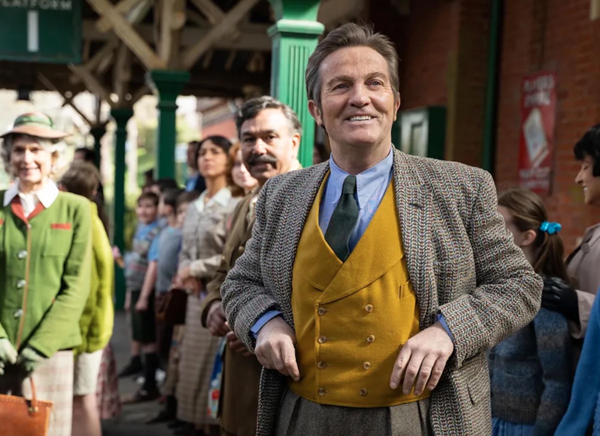 Bradley Walsh  in "The Larkins" (Photo: Acorn TV)