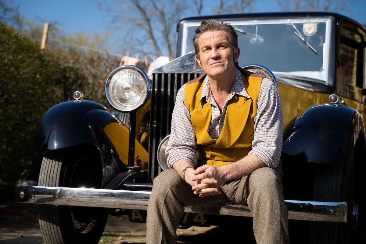 Bradley Walsh in "The Larkins" (Photo: Acorn TV)