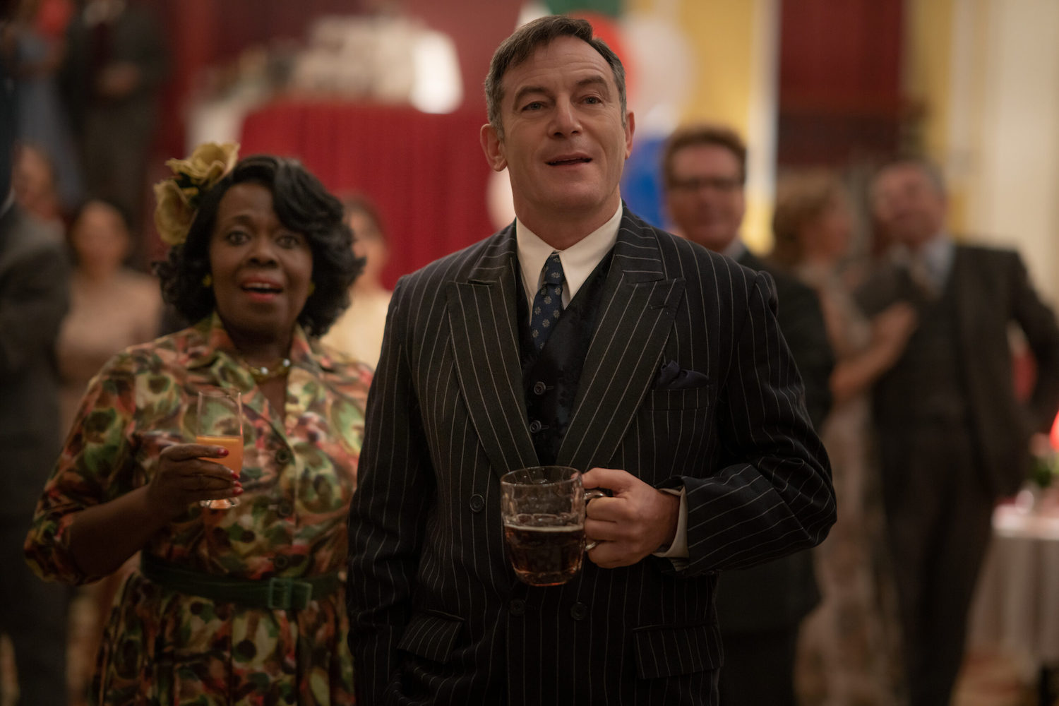 Vi (Ellen Thomas) and Archie (Jason Isaacs). Credit: Dávid Lukács / © 2021 Ada Films Ltd - Harris Squared Kft