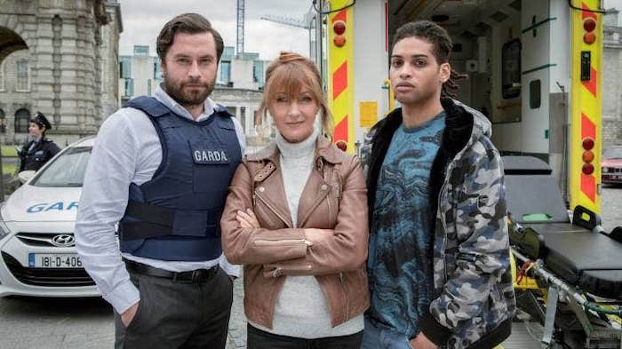 Charlie Wild (Kevin Ryan), Harry (Jane Seymour) and Fergus (Rohan Nedd). © Acorn TV .