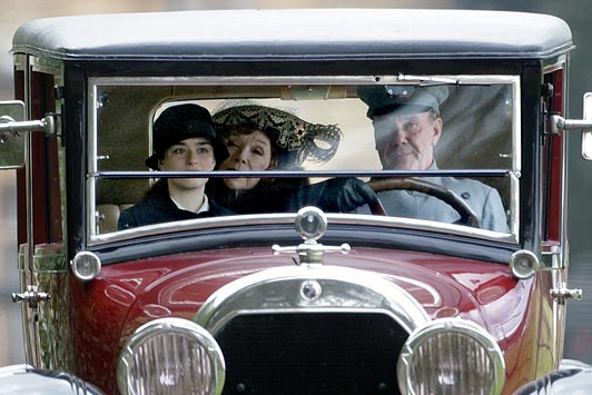 downtonabbeyfirstshirleymclainephoto.jpg