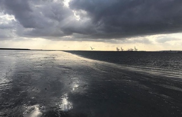 Thames Estuary. Lara Maiklem on Instagram @london.mudlark