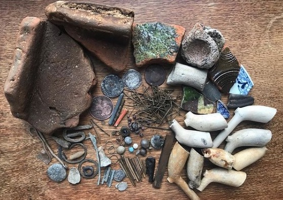 A typical mudlark haul. Lara Maiklem on Instagram @london.mudlark