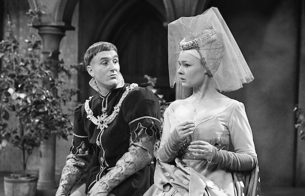 Robert Hardy as Henry V and Judi Dench as Princess Katherine, 1960 © BBCArchive