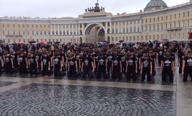 Two hundred plus "Sherlock" fans in Russia get their groove on (Photo: Just Dance Video, via YouTube)