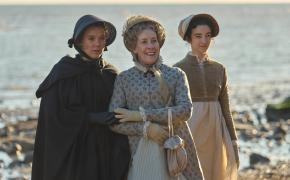 Synnøve Karlsen as Cassy Austen, Phyllis Logan as Mrs Austen and Patsy Ferran as Jane Austen in 'Miss Austen'