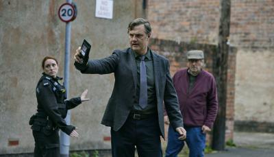 Picture Shows: Ian St Clair (David Morrissey) arriving on the crime scene while Micky Sparrow (Philip Jackson) watches in 'Sherwood' Season 1