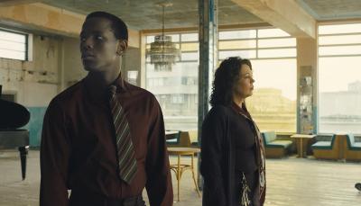 Picture shows Hilary (Olivia Colman) and Steven (Michael Ward) in 'Empire of Light' 