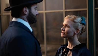 Kate Phillips and Stuart Martin in "Miss Scarlet & the Duke' Season 2