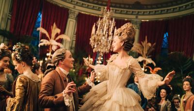Emilia Schüle in "Marie Antoinette"