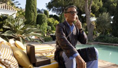 Jason Isaacs as Cary Grant on the phone poolside in 'Archie' 