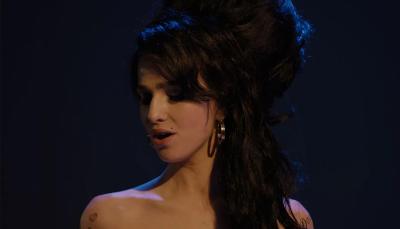 Marisa Abela as Amy Winehouse singing the title track in 'Back to Black'