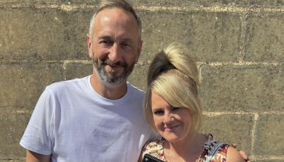 Steve Edge as Dom Hayes and Sally Lindsay as Jean White on set for Season 4