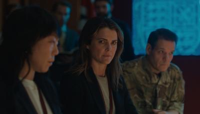  Keri Russell and Ali Ahn in "The Diplotmat" Season 2