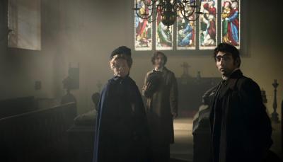 Éanna Hardwicke as Jack Lorimer, Phoebe Horn as Laura Lorimer, and Mawaan Rizwan as Dr. Zubin in 'A Ghost Story for Christmas: Woman of Stone'