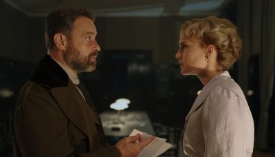 Juergen Maurer as Oskar and Luise von Finckh as Clara in 'Vienna Blood' Season 4