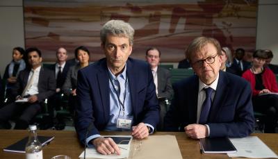 David Tennant as Nick Davies and Toby Jones as Alan Rusbridger in 'The Hack'