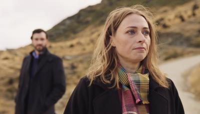Chelsie Preston Crayford as Anais Mallory and Matt Whelan as Simon Delaney in 'A Remarkable Place to Die'