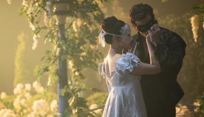 Luke Thompson and Yerin Ha in "Bridgerton" Season 4
