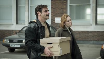 Emun Elliott as DC Tony Brightwell and Charlotte Spencer as DS Nicki Jennings in 'The Gold' Season 1