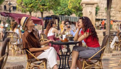 Robin Wright and Olivia Cooke in 'The Girlfriend'