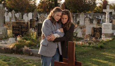 Wendy Crewson and Alicia Silverstone in 'Irish Blood' Season 1