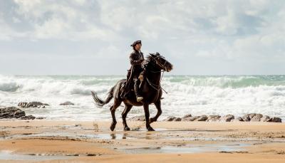 Ross, dramatically riding to save the day. Maybe. (Photo: Courtesy of Mammoth Screen for BBC and MASTERPIECE)