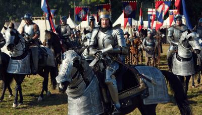 Benedict Cumberbatch in full "Richard III" gear for "The Hollow Crown The Wars of the Roses" (Photo:  Courtesy of Robert Viglasky © 2015 Carnival Film & Television Ltd )