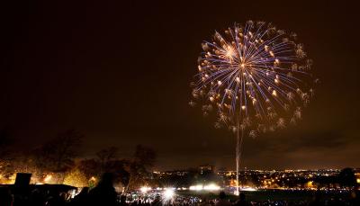 Bonfire Night fireworks in Thornes Park, Wakefield (Photo: Stephen Boyer, Wikimedia Commons)