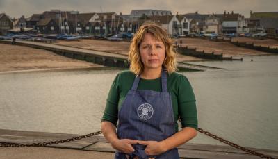 Kerry Godliman as Pearl Nolan in Whitstable Pearl Season 1