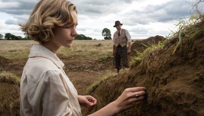 Carey Mulligan and Ralph Fiennes in "The Dig" (Photo: Netflix)