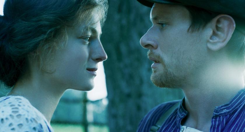 Emma Corrin and Jack O'Donnell in 'Lady Chatterley's Lover' 