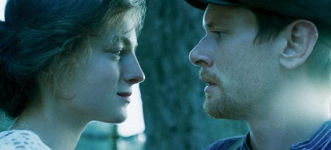 Emma Corrin and Jack O'Donnell in 'Lady Chatterley's Lover'