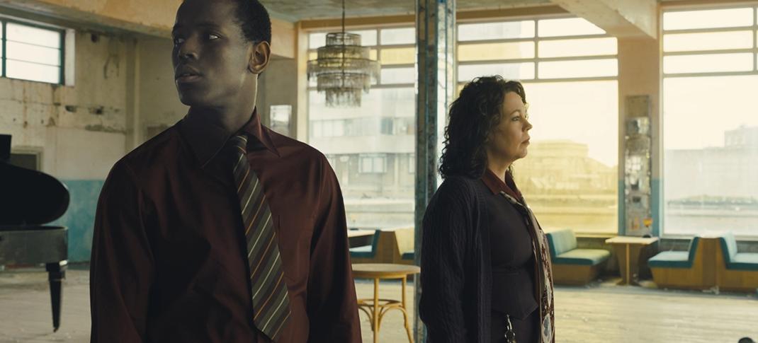 Picture shows Hilary (Olivia Colman) and Steven (Michael Ward) in 'Empire of Light'