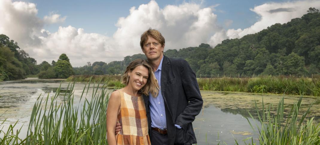 Picture shows: Kris Marshall and Sally Bretton in Beyond Paradise Season 1 