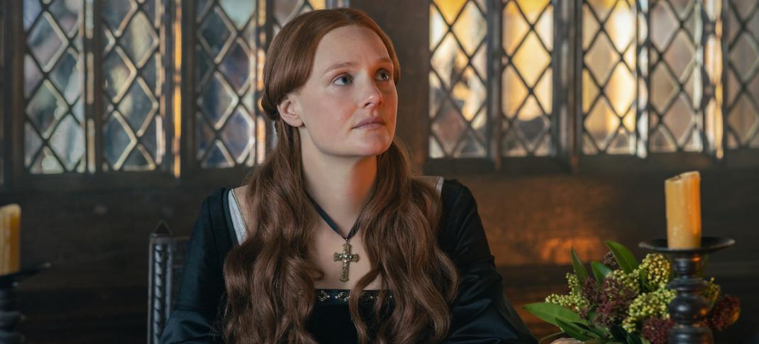 Romola Garai in "Becoming Elizabeth"