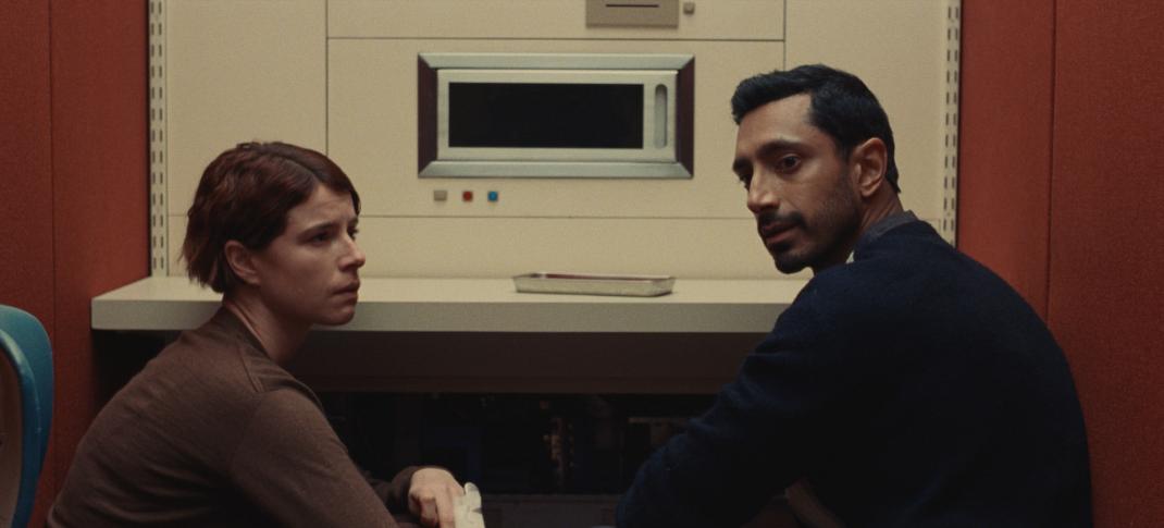 Jessie Buckley and Riz Ahmed in a futuristic home in 'Fingernails'