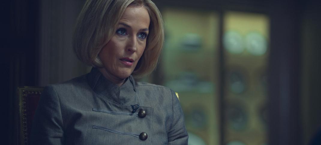 Gillian Anderson in "Scoop"