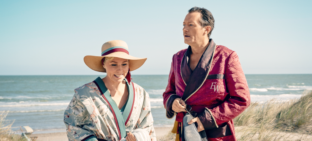 Jens Jacob Tychsen and Cecilie Stenspil on the beach in 'Seaside Hotel' Season 10