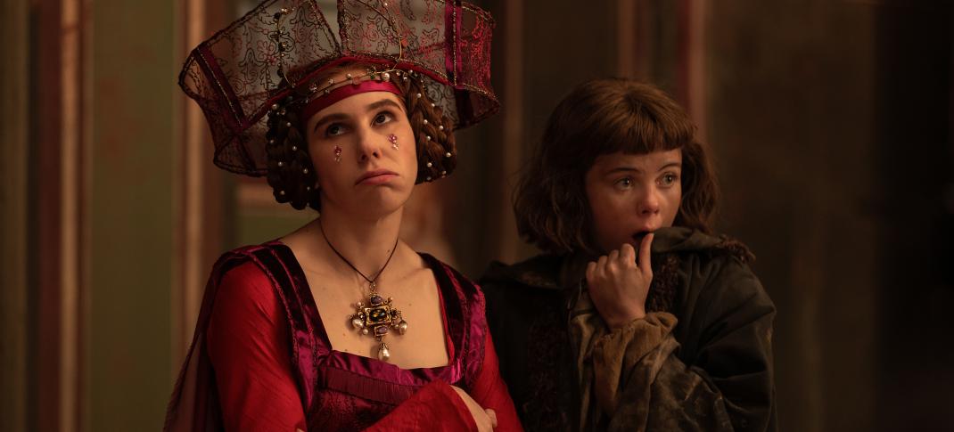 Zosia Mamet as Pampinea and Saoirse-Monica Jackson as Misia are teenagers in a time of plague in The Decameron Season 1