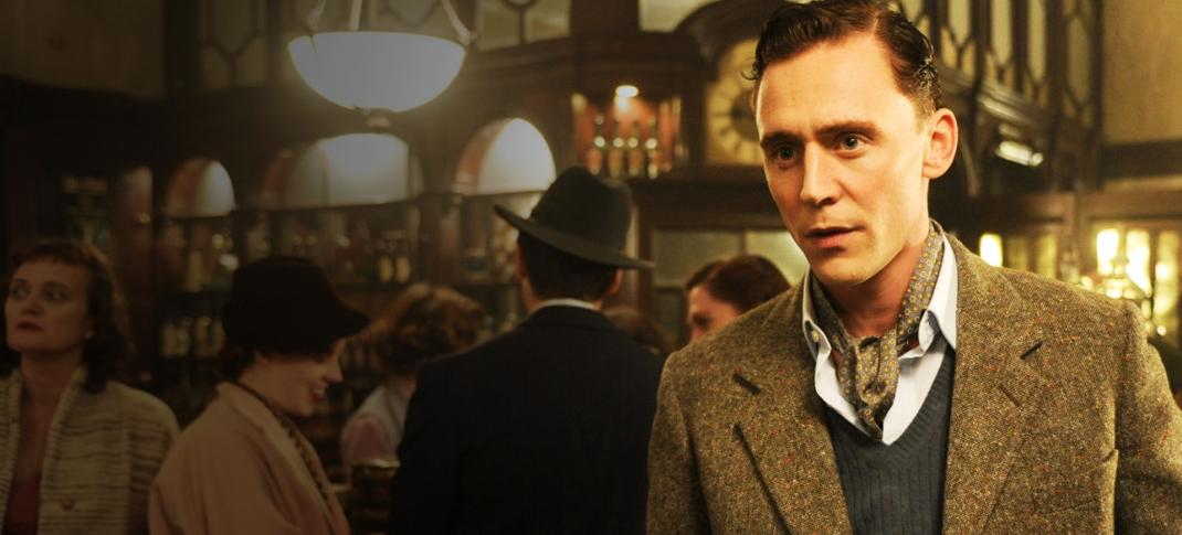 Tom Hiddleston as Freddie Page in a pub in 'The Deep Blue Sea'